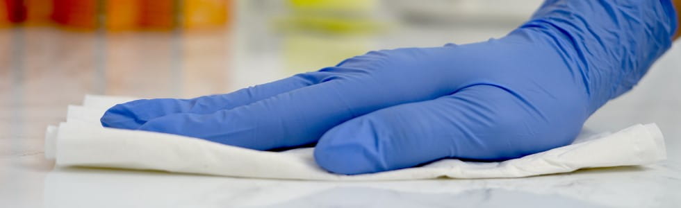 Einmalhandschuhe als Teil des Hygienebedarfs Bei dem Hygienebedarf dürfen Einmalhandschuhe zur Reinigung nicht fehlen